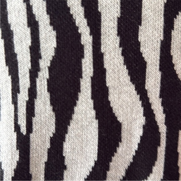 NWT! Belldini black white zebra stripes top medium animal print low key luxe - Picture 5 of 13